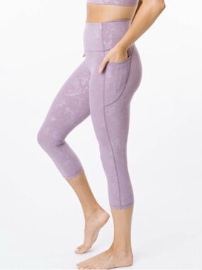 Zyia Light Lilac Floral Pocket Hi-Rise Capri
